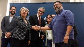 Gobierno y trabajadores acuerdan adelantar el alza de salario mínimo a $ 500 mil el próximo año Gobierno y trabajadores acuerdan adelantar el alza de salario mínimo a $ 500 mil el próximo año