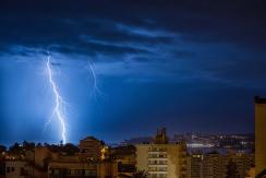 Meteorología emite aviso por tormentas eléctricas: Se registrarán en diez regiones Meteorología emite aviso por tormentas eléctricas: Se registrarán en diez regiones