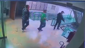 [VIDEO] Colombia: Profesor acusado de pedofilia se lanza de tercer piso para evitar la cárcel