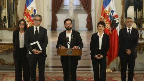 Boric anunció nuevos recursos para seguridad tras asesinato de cabo Palma: "Vamos a cuidar a quienes nos cuidan" Boric anunció nuevos recursos para seguridad tras asesinato de cabo Palma: "Vamos a cuidar a quienes nos cuidan"