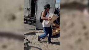 Saquean camión con carne que volcó tras sufrir robo en El Bosque: Hay tres detenidos Saquean camión con carne que volcó tras sufrir robo en El Bosque: Hay tres detenidos