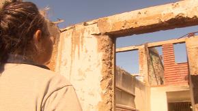 Comunidad T13: Vive en casa quemada por temor a que se tomen terreno Comunidad T13: Vive en casa quemada por temor a que se tomen terreno