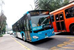 Carabinero de civil muere tras chocar con su moto un bus del Transantiago