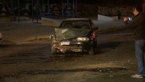 Violento choque de tres vehículos deja al menos dos lesionados en Renca: ocupantes de uno de los autos se dieron a la fuga Violento choque de tres vehículos deja al menos dos lesionados en Renca: ocupantes de uno de los autos se dieron a la fuga