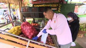 Desde papas a cien pesos el kilo: Verdulería remata frutas y verduras a increíbles precios Desde papas a cien pesos el kilo: Verdulería remata frutas y verduras a increíbles precios