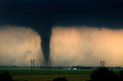 Un violento tornado azota Arkansas, en el sur de EEUU Un violento tornado azota Arkansas, en el sur de EEUU