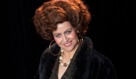 Natalia Valdebenito sobre su interpretación de Lucía Hiriart en obra de teatro: "Ella es siniestra" Natalia Valdebenito sobre su interpretación de Lucía Hiriart en obra de teatro: "Ella es siniestra"