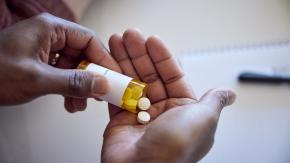 Revisa si el medicamento que buscas está cubierto por GES y puedes comprarlo más barato Revisa si el medicamento que buscas está cubierto por GES y puedes comprarlo más barato
