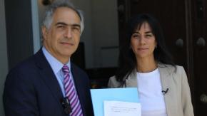 El WhatsApp de Paulina Núñez contra Francisco Chahuán: “Ha girado peligrosamente a la izquierda y ha puesto en riesgo la elección para RN” El WhatsApp de Paulina Núñez contra Francisco Chahuán: “Ha girado peligrosamente a la izquierda y ha puesto en riesgo la elección para RN”