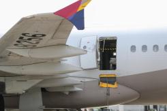 Habla hombre que abrió puerta de avión en pleno vuelo: Dice que se quería bajar rápido Habla hombre que abrió puerta de avión en pleno vuelo: Dice que se quería bajar rápido