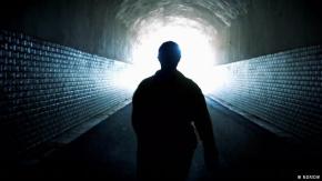 ¿Por qué hay gente que ve luces al final de un túnel cuando está cerca de morir? ¿Por qué hay gente que ve luces al final de un túnel cuando está cerca de morir?