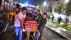 Familiares reciben restos de los 27 mineros muertos en Perú Familiares reciben restos de los 27 mineros muertos en Perú