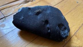 Misteriosa roca que se estrelló contra una casa en Nueva Jersey sería un meteorito Misteriosa roca que se estrelló contra una casa en Nueva Jersey sería un meteorito