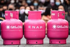 "Un verdadero bochorno": Las críticas al Gobierno por los costos del programa "Gas para Chile" "Un verdadero bochorno": Las críticas al Gobierno por los costos del programa "Gas para Chile"