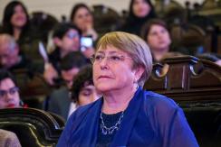 Bachelet por Estrategia del Litio: "El interés de privados enfrenta las inquietudes de quienes, falsamente, intentan instalar que esta es una nacionalización” Bachelet por Estrategia del Litio: "El interés de privados enfrenta las inquietudes de quienes, falsamente, intentan instalar que esta es una nacionalización”
