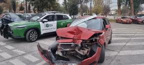 Sujeto fue detenido tras chocar un vehículo robado contra un taller mecánico en La Florida Sujeto fue detenido tras chocar un vehículo robado contra un taller mecánico en La Florida