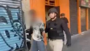 Detienen a escolar acusado de vender un lanzacohetes en Santiago Detienen a escolar acusado de vender un lanzacohetes en Santiago