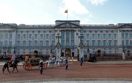 A días de la coronación de Carlos III: Hombre fue detenido por lanzar cartuchos de escopeta al Palacio de Buckingham A días de la coronación de Carlos III: Hombre fue detenido por lanzar cartuchos de escopeta al Palacio de Buckingham