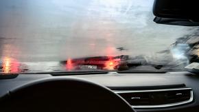 ¿Lo estás haciendo correctamente? Los 3 errores más frecuentes al desempañar el parabrisas y los vidrios del auto ¿Lo estás haciendo correctamente? Los 3 errores más frecuentes al desempañar el parabrisas y los vidrios del auto