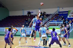 Canal 13 firma acuerdo para transmitir torneos de básquetbol y hockey en su señal 2 Canal 13 firma acuerdo para transmitir torneos de básquetbol y hockey en su señal 2