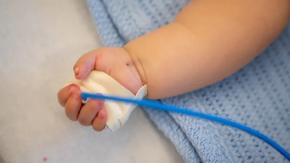 Entregan parte médico de bebé de 10 meses intoxicada con cocaína en Estación Central: permanece en UCI Pediátrica Entregan parte médico de bebé de 10 meses intoxicada con cocaína en Estación Central: permanece en UCI Pediátrica