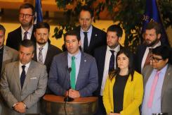 Cámara votará este miércoles proyecto de sueldo mínimo a $500 mil: Partido Republicano anunció su voto en contra Cámara votará este miércoles proyecto de sueldo mínimo a $500 mil: Partido Republicano anunció su voto en contra