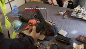 Policía de España detiene a banda "lanza chilena" que robaba viviendas Policía de España detiene a banda "lanza chilena" que robaba viviendas