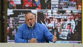 "Es un bobo con malas intenciones": Diosdado Cabello arremete contra el Presidente Boric por críticas a Maduro "Es un bobo con malas intenciones": Diosdado Cabello arremete contra el Presidente Boric por críticas a Maduro