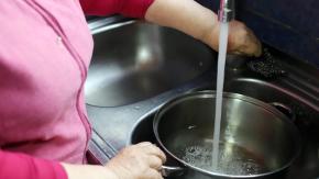 Confirman corte de agua en 34 comunas de la región Metropolitana Confirman corte de agua en 34 comunas de la región Metropolitana