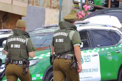 Carabinero es apuñalado en la espalda tras ser asaltado por tres sujetos en un bus RED Carabinero es apuñalado en la espalda tras ser asaltado por tres sujetos en un bus RED