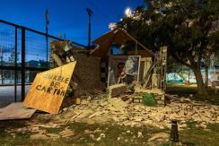 Mausoleo en plaza de Lo Espejo amaneció destruido y con mensajes a Boric tras anuncios del Presidente Mausoleo en plaza de Lo Espejo amaneció destruido y con mensajes a Boric tras anuncios del Presidente