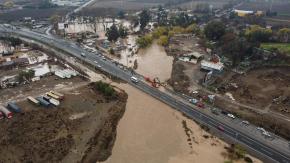 Orrego sugiere "acopio moderado" de agua potable ante intensas lluvias