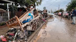 Vecinos se levantan con esperanza tras inundaciones: Reconstrucción tardaría dos años Vecinos se levantan con esperanza tras inundaciones: Reconstrucción tardaría dos años