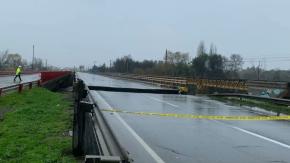 Corte total en la Ruta 5 Sur por socavón en puente Lircay: Tránsito está completamente interrumpido Corte total en la Ruta 5 Sur por socavón en puente Lircay: Tránsito está completamente interrumpido
