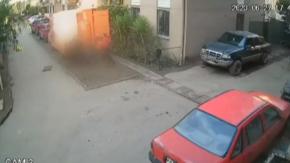 ¡Se aburrió! Golpeó a delincuentes con balón de gas ¡Se aburrió! Golpeó a delincuentes con balón de gas