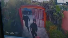Asaltan y golpean a víctima en portonazo: Papá del joven disparó para evitarlo Asaltan y golpean a víctima en portonazo: Papá del joven disparó para evitarlo
