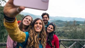 Entender si somos amigos por placer o por utilidad y otros consejos de Aristóteles para la amistad Entender si somos amigos por placer o por utilidad y otros consejos de Aristóteles para la amistad