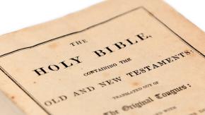 Las escuelas en Estados Unidos que prohibieron la Biblia por "vulgar y violenta" Las escuelas en Estados Unidos que prohibieron la Biblia por "vulgar y violenta"