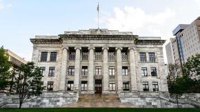 El director de la morgue de la Universidad de Harvard es acusado de robar y vender partes de cadáveres humanos El director de la morgue de la Universidad de Harvard es acusado de robar y vender partes de cadáveres humanos