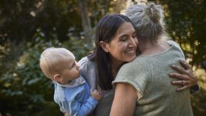 El peso que siente la "generación sándwich", que cuida a la vez de padres ancianos, hijos y nietos El peso que siente la "generación sándwich", que cuida a la vez de padres ancianos, hijos y nietos