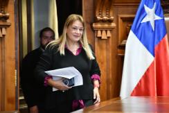 Ministra Vivanco por cambio de criterio en fallo contra las isapres: “Yo di mi visión (…) el resto lo verá la sala” Ministra Vivanco por cambio de criterio en fallo contra las isapres: “Yo di mi visión (…) el resto lo verá la sala”