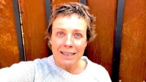 "No me estoy victimizando": Claudia Conserva hizo frente a las críticas por usar parche de su cáncer en televisión "No me estoy victimizando": Claudia Conserva hizo frente a las críticas por usar parche de su cáncer en televisión