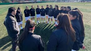 Papelón en fútbol chileno: Un partido se jugó sin guardalíneas y dos se suspendieron por falta de árbitros y ambulancia