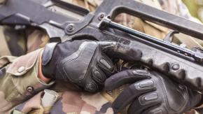 Soldado mató a familiares por enterrar a su hijo antes que él pudiera llegar al funeral Soldado mató a familiares por enterrar a su hijo antes que él pudiera llegar al funeral