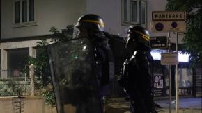 "Hizo su trabajo": Campaña a favor de policía que baleó a joven en Francia recaudó más de un millón de euros "Hizo su trabajo": Campaña a favor de policía que baleó a joven en Francia recaudó más de un millón de euros