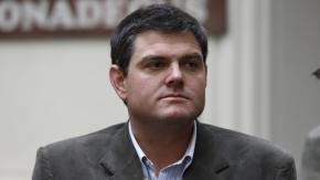 Alcalde de Zapallar revela detalles de asalto: vio cómo golpeaban a su esposa y enfrentó amarrado a delincuentes por defender a sus hijos Alcalde de Zapallar revela detalles de asalto: vio cómo golpeaban a su esposa y enfrentó amarrado a delincuentes por defender a sus hijos