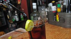 Portal gastronómico eligió al pisco peruano entre los 100 peores licores del mundo: ¿Qué ocurrió con el chileno?