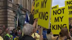 "No es mi rey": Protestas en "segunda" coronación de Carlos III en Escocia
