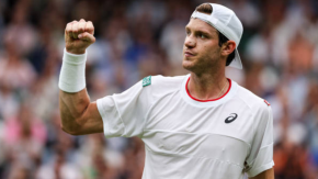 El noble gesto de Nicolás Jarry tras perder contra Alcaraz en Wimbledon El noble gesto de Nicolás Jarry tras perder contra Alcaraz en Wimbledon