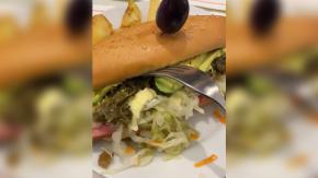 Con palta en trozos, pepinillo y repollo: La versión del completo "a la chilena" en Perú que encendió las redes Con palta en trozos, pepinillo y repollo: La versión del completo "a la chilena" en Perú que encendió las redes